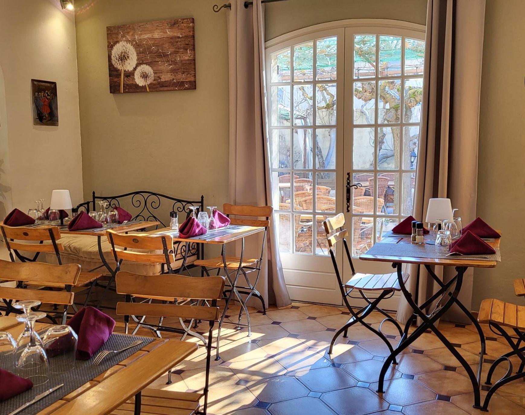 Auberge De La Table Ronde Вінон-сюр-Вердон Екстер'єр фото